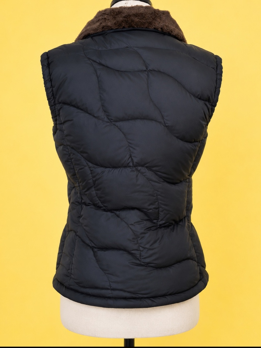Mountain Hardwear Women's "Downtown" Down Vest Black Size Small New Without Tags - Picture 7 of 13